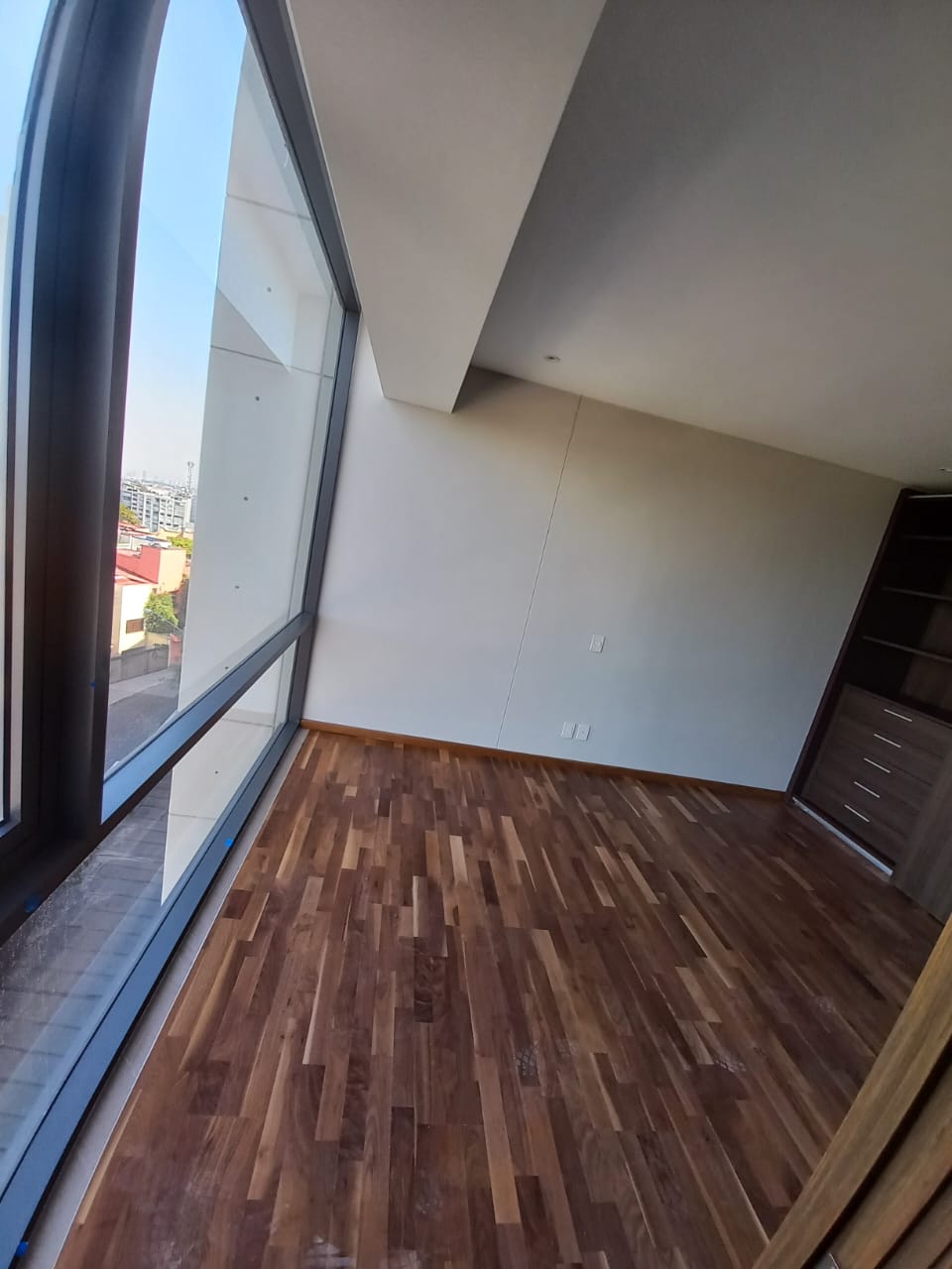 Instalación de plafón decorativo